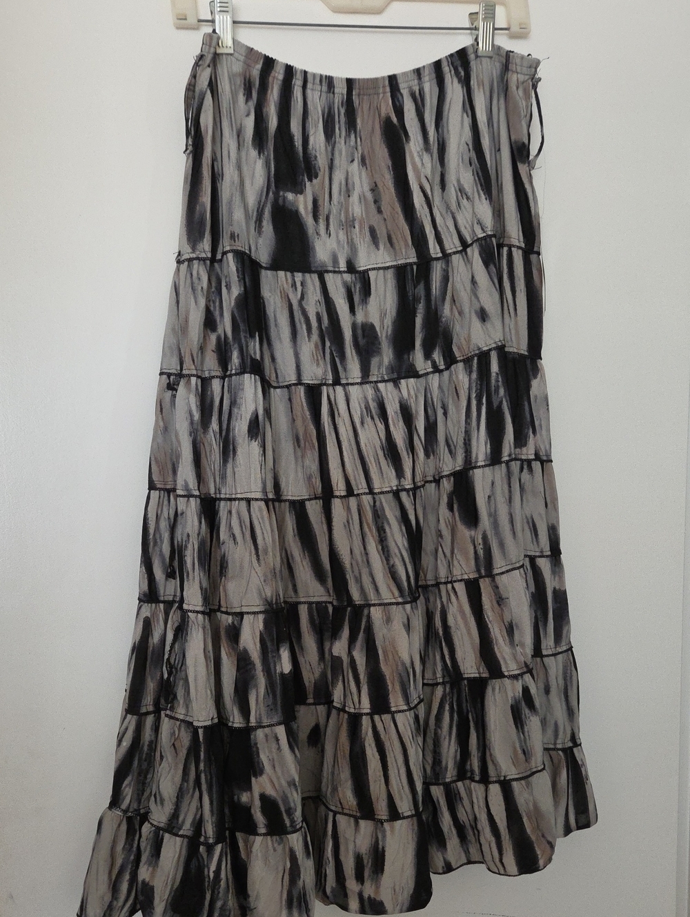 Meteo Wear Women’s Tiered Maxi Skirt in Black and Gray